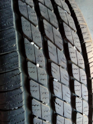 ขายยาง265 65 17มี2เส้นคนละลายนะครับ