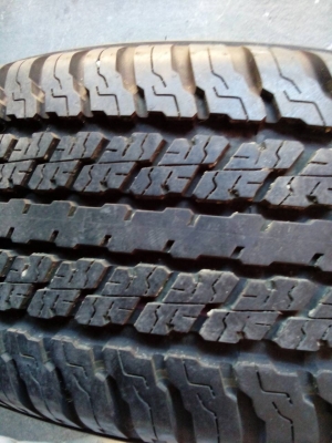 ขายยาง265 65 17มี2เส้นคนละลายนะครับ