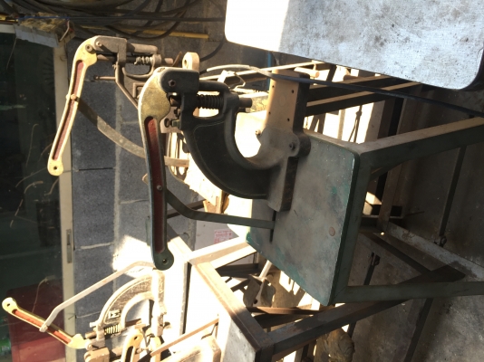 ขายเครื่องย้ำตาไก่แบบมือโยกย้ำตาไก่ผ้าใบก็ได้มี7ตัวๆละ1800ครับ