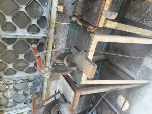 ขายเครื่องย้ำตาไก่แบบมือโยกย้ำตาไก่ผ้าใบก็ได้มี7ตัวๆละ1800ครับ