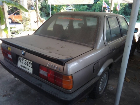 BMW 316 i E30 ปี 88-89 เกียร์ธรรมดา ราคา 25,000 บาท ติดแก๊สแล้ว ภายในมีเบาะขาด (รถจอดอยู่โดนรถเก๋งมาชนที่แก้มขวา ลูกหมากหรือปีกนกงอ คันสิ่งหัก ต้องเปลี่ยน) และแก้มขวากระแทกคันข้างๆบุบ ภาษีน่าจะขาดเกิน 3 ปี รถจอดนาน เครื่องติด แต่ภายนอกตามรูป มีไม่สวยบ้าง