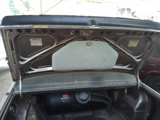 BMW 316 i E30 ปี 88-89 เกียร์ธรรมดา ราคา 25,000 บาท ติดแก๊สแล้ว ภายในมีเบาะขาด (รถจอดอยู่โดนรถเก๋งมาชนที่แก้มขวา ลูกหมากหรือปีกนกงอ คันสิ่งหัก ต้องเปลี่ยน) และแก้มขวากระแทกคันข้างๆบุบ ภาษีน่าจะขาดเกิน 3 ปี รถจอดนาน เครื่องติด แต่ภายนอกตามรูป มีไม่สวยบ้าง