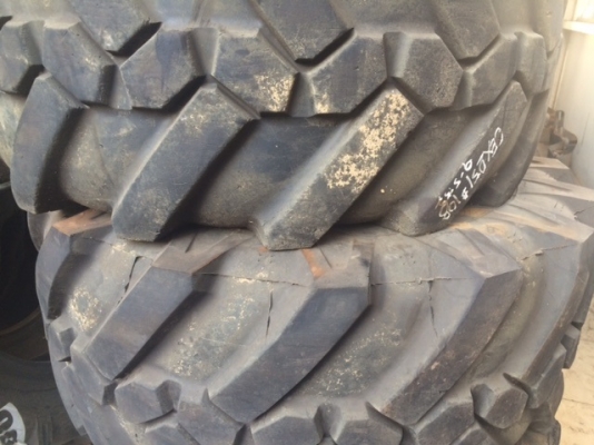 ยางรถตักเล็ก พร้อมกระทะ มือสอง ล้อละ 10,000 บาท