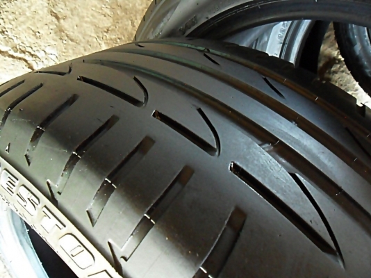 ยางซิ่ง17 Runflat บริดสโตน225-50-R17ลงพื้นปี14 (4เส้น 2,700)ห้ามต่อนะ ยางซิ่ง17 Runflat บริดสโตน225-50-R17ลงพื้นปี14 (4เส้น 2,700)ห้ามต่อนะ