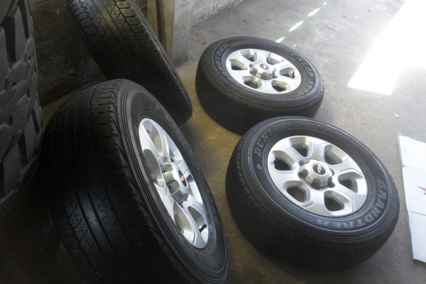 ล้อแม็ก16นิ้ว 6รู เชฟ พร้อมยาง สวยๆ 4 ล้อ ราคา 6900 บาท