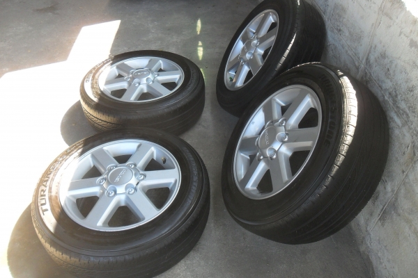 ล้อแม็ก16นิ้ว6รู อีซูสุ พร้อมยาง สวยๆ 4 ล้อ ลดราคาเหลือ 5700 บาท