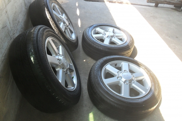 ล้อแม็ก16นิ้ว6รู อีซูสุ พร้อมยาง สวยๆ 4 ล้อ ลดราคาเหลือ 5700 บาท