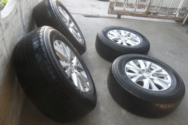 ล้อแม็ก17นิ้ว6รู มาสด้า พร้อมยาง สวยๆ 4 ล้อ ราคา 7900 บาท