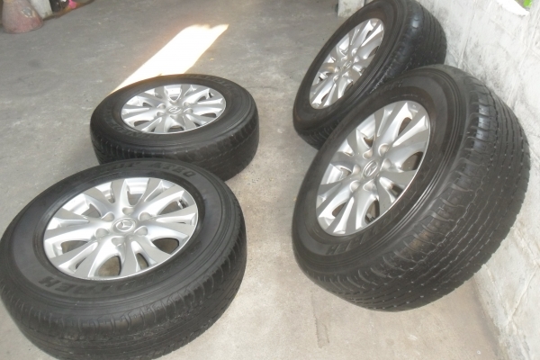 ล้อแม็ก17นิ้ว6รู มาสด้า พร้อมยาง สวยๆ 4 ล้อ ราคา 7900 บาท