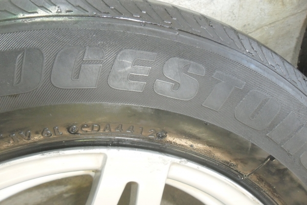 ล้อแม็ก15นิ้ว6รู พร้อมยาง สวยๆ 1 คู่ ราคา 2700 บาท