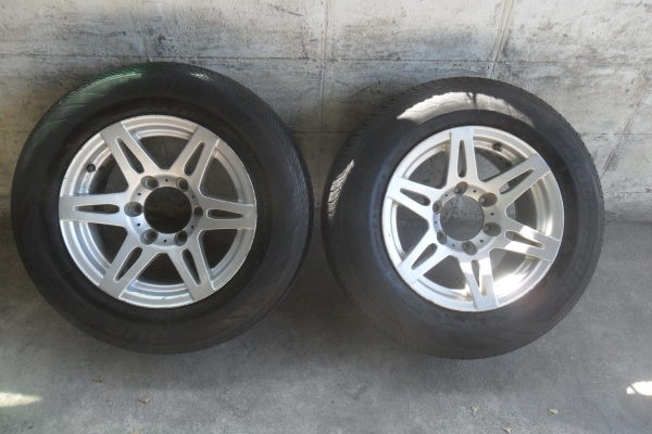 ล้อแม็ก15นิ้ว6รู พร้อมยาง สวยๆ 1 คู่ ราคา 2700 บาท