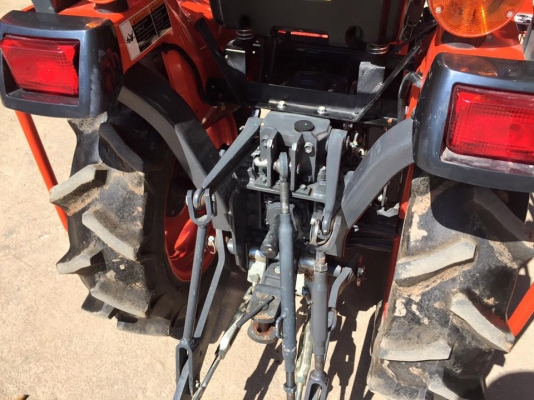 ขายรถไถ Kubota B2140(4WD) Narrow พร้อมโครงกันอ้อยและผานชักร่องพร้อมเครื่องหยอดปุ๋ย รถ 80ชั่วโมง พร้อ