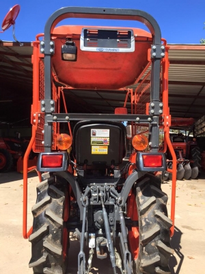 ขายรถไถ Kubota B2140(4WD) Narrow พร้อมโครงกันอ้อยและผานชักร่องพร้อมเครื่องหยอดปุ๋ย รถ 80ชั่วโมง พร้อ
