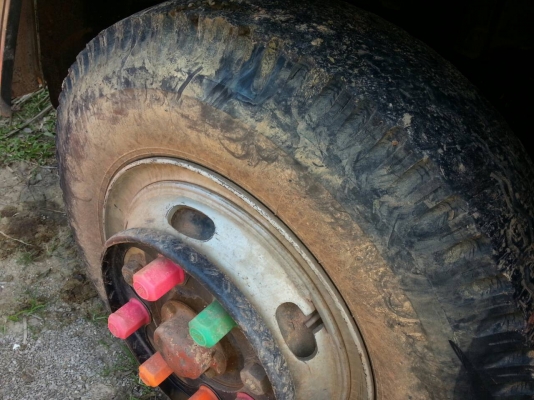 รถดั๊มบรรทุก ยี่ห้ออีซูซุ 185 แรงม้า ยาง 900 เฟื่องท้ายใหญ่ พวงมาลัยเพาเวอร์ มีแอร์ รถดั๊มบรรทุก ยี่ห้ออีซูซุ 185 แรงม้า ยาง 900 เฟื่องท้ายใหญ่ พวงมาลัยเพาเวอร์ มีแอร์