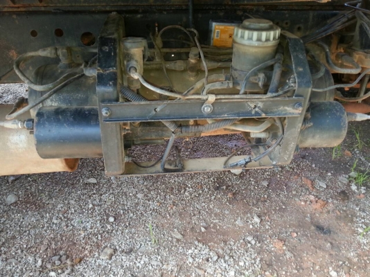 รถดั๊มบรรทุก ยี่ห้ออีซูซุ 185 แรงม้า ยาง 900 เฟื่องท้ายใหญ่ พวงมาลัยเพาเวอร์ มีแอร์