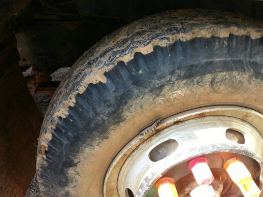 รถดั๊มบรรทุก ยี่ห้ออีซูซุ 185 แรงม้า ยาง 900 เฟื่องท้ายใหญ่ พวงมาลัยเพาเวอร์ มีแอร์ รถดั๊มบรรทุก ยี่ห้ออีซูซุ 185 แรงม้า ยาง 900 เฟื่องท้ายใหญ่ พวงมาลัยเพาเวอร์ มีแอร์