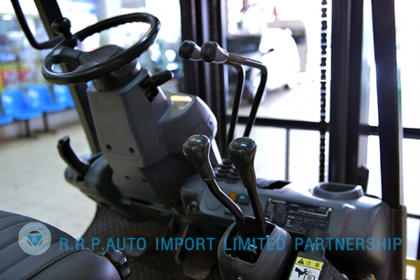 ขายรถโฟล์คลิฟท์มือสอง KOMATSU รุ่น FG25-723925 ราคา 285,000 บาท รุ่นใหม่ล่าสุด