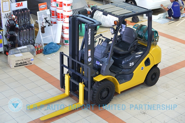 ขายรถโฟล์คลิฟท์มือสอง KOMATSU รุ่น FG25-723925 ราคา 285,000 บาท รุ่นใหม่ล่าสุด
