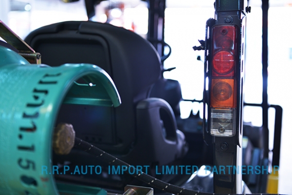 ขายรถโฟล์คลิฟท์มือสอง KOMATSU รุ่น FG25-723925 ราคา 285,000 บาท รุ่นใหม่ล่าสุด