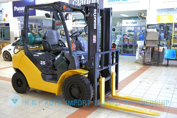 ขายรถโฟล์คลิฟท์มือสอง KOMATSU รุ่น FG25-723925 ราคา 285,000 บาท รุ่นใหม่ล่าสุด