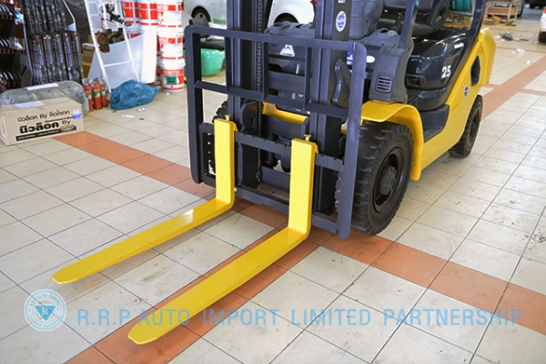 ขายรถโฟล์คลิฟท์มือสอง KOMATSU รุ่น FG25-723925 ราคา 285,000 บาท รุ่นใหม่ล่าสุด