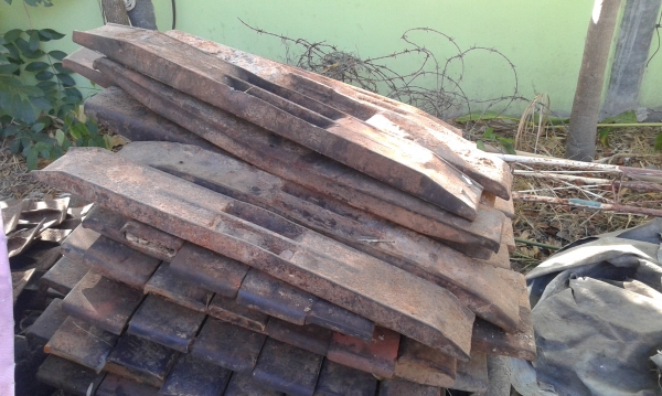 ขายใบแทรคใบกล่องใบละ 100 บาท  มี 70 กว่าใบ 0874256414