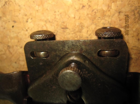 กบผีเสื้อ ลายน้ำลอกหมดแล้ว เลขปั๊มนูน 151 งานเก่า