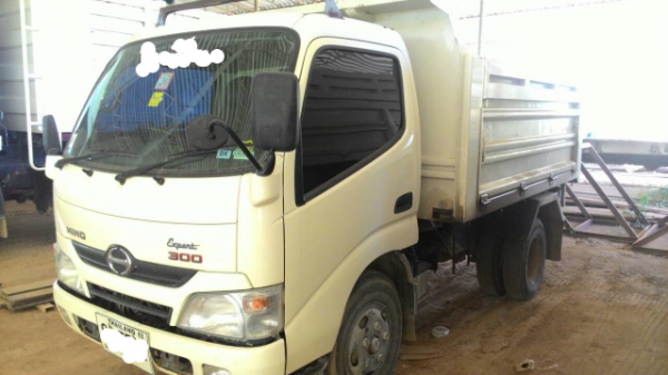 ขายรถบรรทุก 6 ล้อดัมพ์ HINO 300 รุ่น XZU600R กระบะยาว 3.20 เมตร 150 แรงม้าปี 2555 ราคา 750000