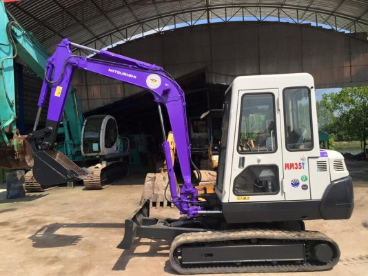 ขายค่ะ MITSUBISHI MM35B มีตู้พร้อมแอร์หนาวเลยค่ะ  เก่าญี่ปุ่นค่ะ ทำสีใหม่ สภาพสวยค่ะ