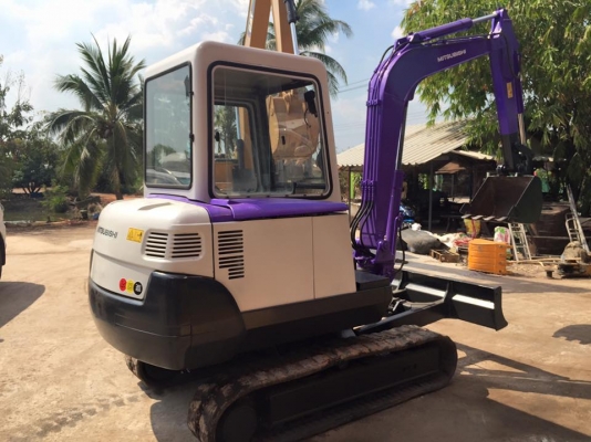 ขายค่ะ MITSUBISHI MM35B มีตู้พร้อมแอร์หนาวเลยค่ะ  เก่าญี่ปุ่นค่ะ ทำสีใหม่ สภาพสวยค่ะ