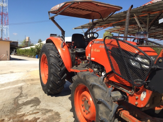 คูโบต้าm7040. ราคาเพียง480000บาทเท่านั้นเองครับ อุปกรณ์2ชิ้น