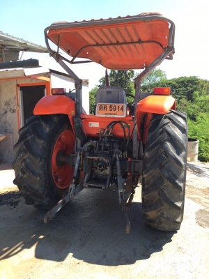 คูโบต้าm7040. ราคาเพียง480000บาทเท่านั้นเองครับ อุปกรณ์2ชิ้น