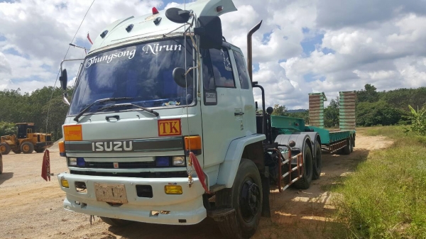 ขายรถบรรทุก 18 ล้อหัวลากพร้อมหางโลเบต ISUZU ROCKY 240 แรงม้านางฟ้าแท้ หางโลเบตพนัส 2 เพลา ราคา 1350000