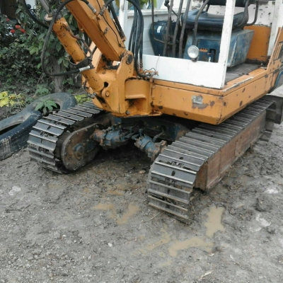 ขายรถแบคโฮ 2 คัน 1.KOMATSU PC20-2 ตัวเดินรุ่น1 ปั๊มนิ้ว 2.KOMATSU PC10-3 ราคา 160000 กับ 100000