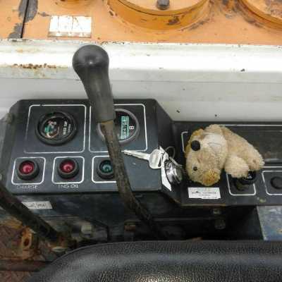 ขายรถแบคโฮ 2 คัน 1.KOMATSU PC20-2 ตัวเดินรุ่น1 ปั๊มนิ้ว 2.KOMATSU PC10-3 ราคา 160000 กับ 100000