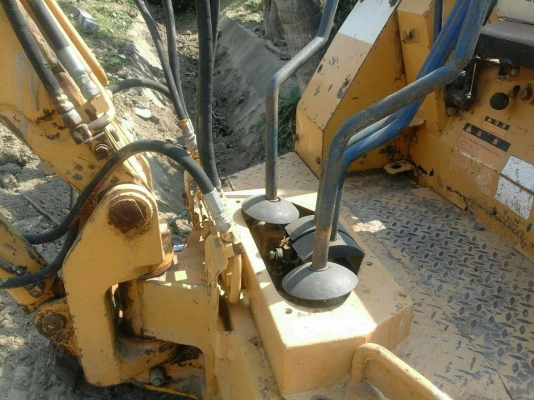 ขายรถแบคโฮ 2 คัน 1.KOMATSU PC20-2 ตัวเดินรุ่น1 ปั๊มนิ้ว 2.KOMATSU PC10-3 ราคา 160000 กับ 100000