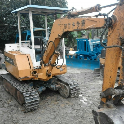 ขายรถแบคโฮ 2 คัน 1.KOMATSU PC20-2 ตัวเดินรุ่น1 ปั๊มนิ้ว 2.KOMATSU PC10-3 ราคา 160000 กับ 100000