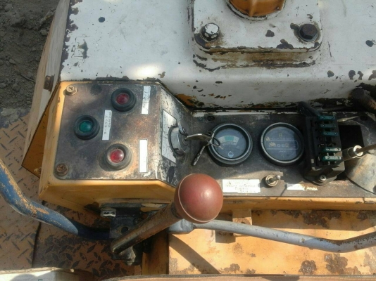 ขายรถแบคโฮ 2 คัน 1.KOMATSU PC20-2 ตัวเดินรุ่น1 ปั๊มนิ้ว 2.KOMATSU PC10-3 ราคา 160000 กับ 100000