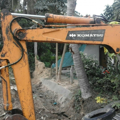 ขายรถแบคโฮ 2 คัน 1.KOMATSU PC20-2 ตัวเดินรุ่น1 ปั๊มนิ้ว 2.KOMATSU PC10-3 ราคา 160000 กับ 100000