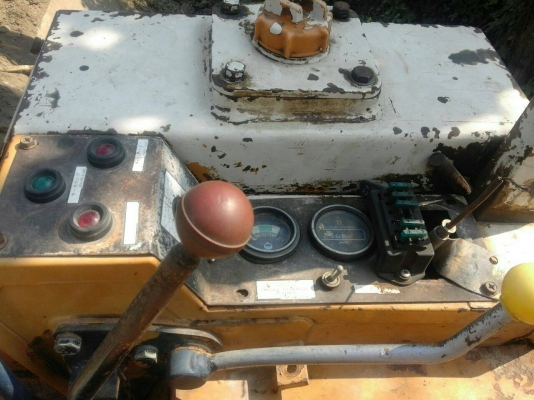 ขายรถแบคโฮ 2 คัน 1.KOMATSU PC20-2 ตัวเดินรุ่น1 ปั๊มนิ้ว 2.KOMATSU PC10-3 ราคา 160000 กับ 100000