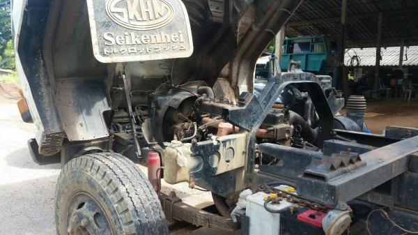 รถบรรทุก 6 ล้อดัมพ์ ยี่ห้อ ISUZU  เครื่อง 145 แรงม้า เป็นรถห้างไม่ใช้รถประกอบ