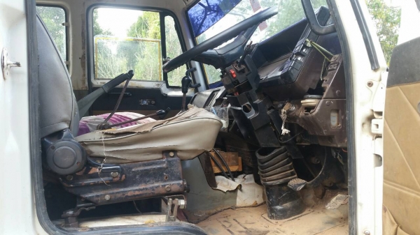 รถบรรทุก 6 ล้อดัมพ์ ยี่ห้อ ISUZU  เครื่อง 145 แรงม้า เป็นรถห้างไม่ใช้รถประกอบ