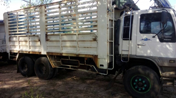 ขายครับ 10 ล้อ ฮีโน่ ไม่ดั้ม พร้อมใช้งานครับ