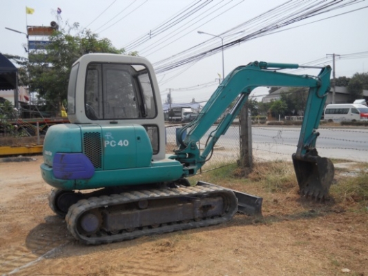 ขายรถนอกเก่าญี่ปุ่น komatsu pc40-7 หัวเก๋งรถสวยราคาถูก สนใจโทร 092-3309229 อี๊ด