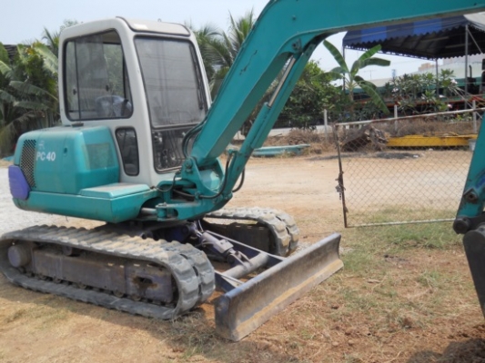 ขายรถนอกเก่าญี่ปุ่น komatsu pc40-7 หัวเก๋งรถสวยราคาถูก สนใจโทร 092-3309229 อี๊ด