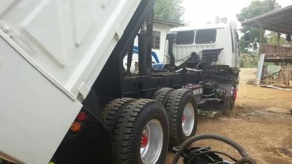 ขายรถ10ล้อดั๊ม2Kเครื่อง240แรงสภาพดีพร้อมใช้งาน