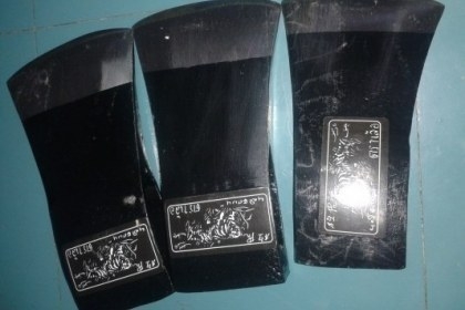 ขายหัวขวานตราเสือ HULT'S CELEBRATED AXES. MADE IN SWEDEN.