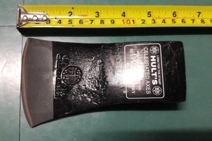 ขายหัวขวานตราเสือ HULT'S CELEBRATED AXES. MADE IN SWEDEN.