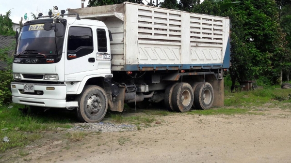 ขายดาวน์รถบรรทุก 10 ล้อดัมพ์ ISUZU DECA 320 แรงม้าปี 2547 มีระบบลากพ่วง ขายดาวน์ 500000