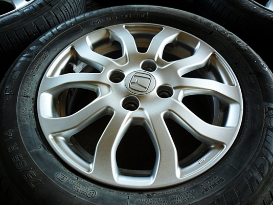 แม็กรถเก๋งแท้ 4รู100 ยางมิชลินดอกหนา ลงพื้นปลายปี13 (4ล้อ4,000) แม็กรถเก๋งแท้ 4รู100 ยางมิชลินดอกหนา ลงพื้นปลายปี13 (4ล้อ4,000)